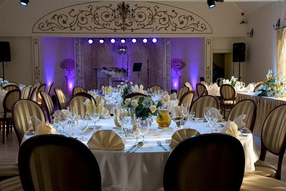Villa Estera - Hotel & Restauracja Michałowice 외부 사진