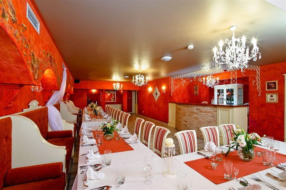 Villa Estera - Hotel & Restauracja Michałowice 외부 사진