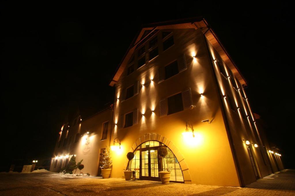 Villa Estera - Hotel & Restauracja Michałowice 외부 사진