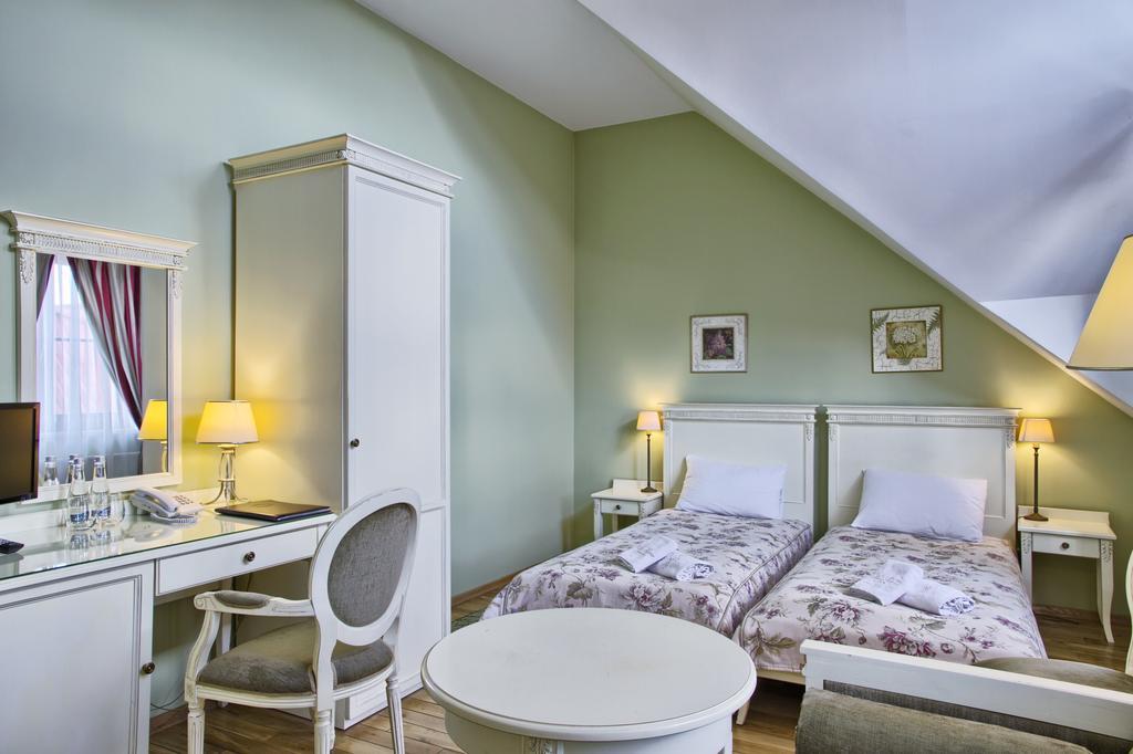 Villa Estera - Hotel & Restauracja Michałowice 외부 사진