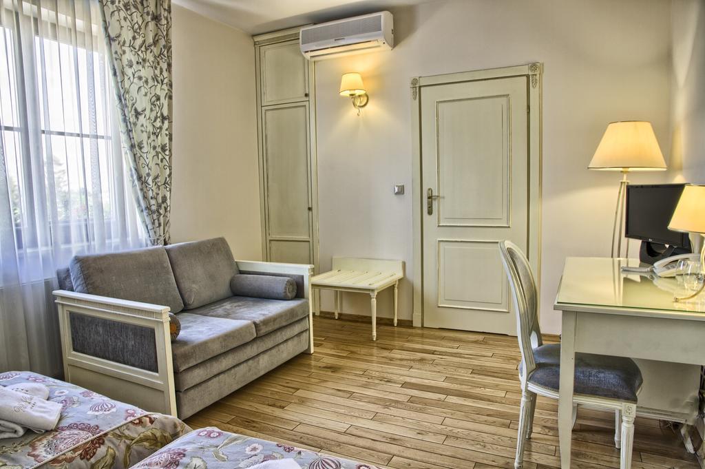 Villa Estera - Hotel & Restauracja Michałowice 외부 사진