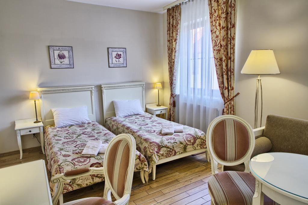 Villa Estera - Hotel & Restauracja Michałowice 외부 사진