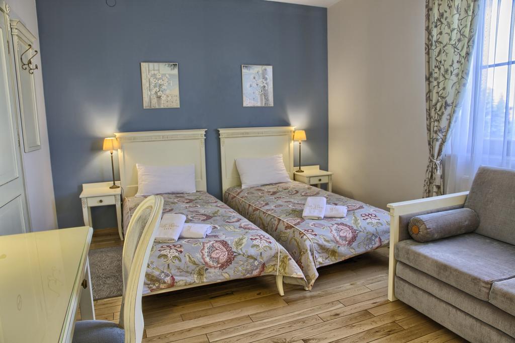 Villa Estera - Hotel & Restauracja Michałowice 외부 사진