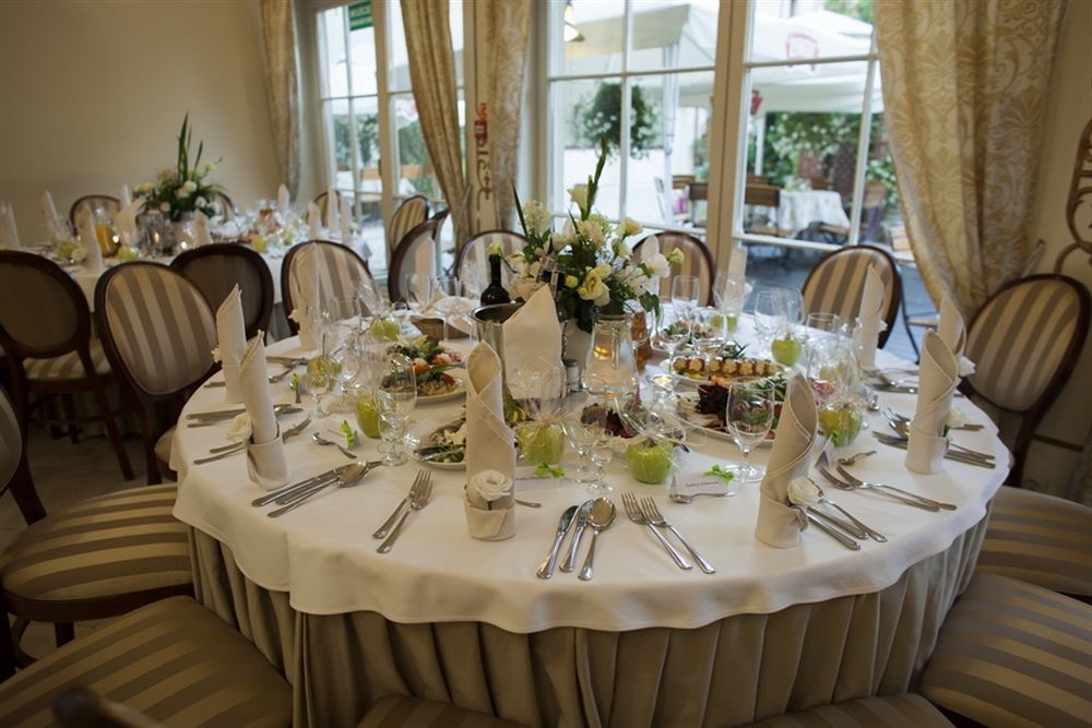 Villa Estera - Hotel & Restauracja Michałowice 외부 사진