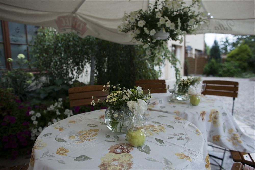 Villa Estera - Hotel & Restauracja Michałowice 외부 사진