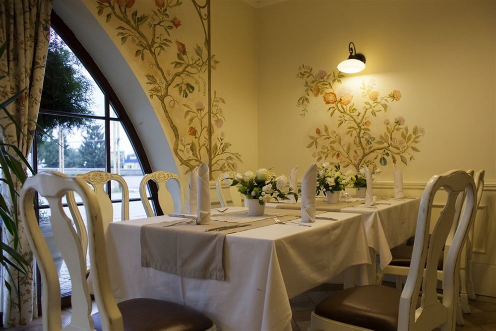 Villa Estera - Hotel & Restauracja Michałowice 외부 사진
