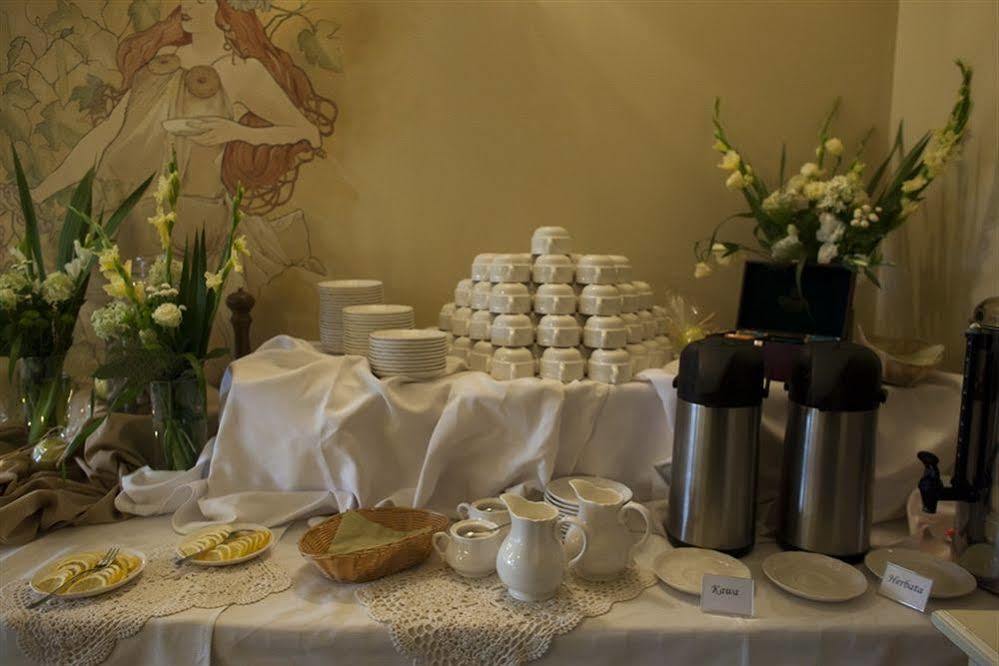 Villa Estera - Hotel & Restauracja Michałowice 외부 사진