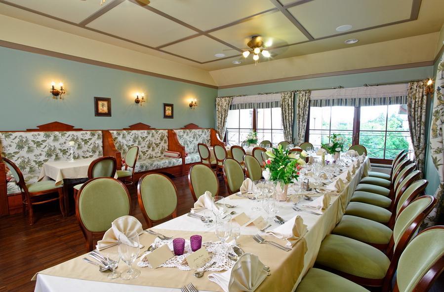 Villa Estera - Hotel & Restauracja Michałowice 외부 사진