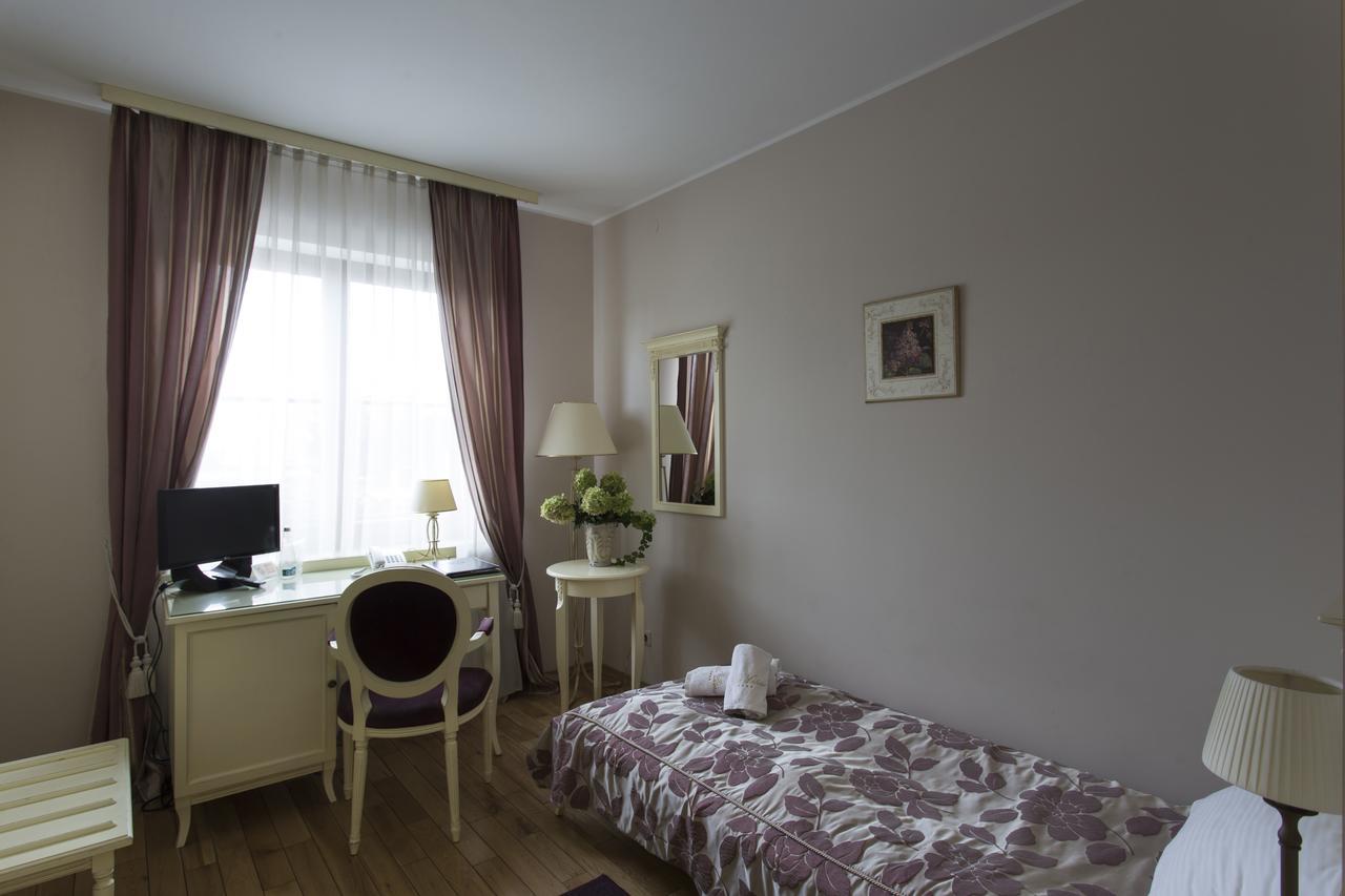 Villa Estera - Hotel & Restauracja Michałowice 외부 사진