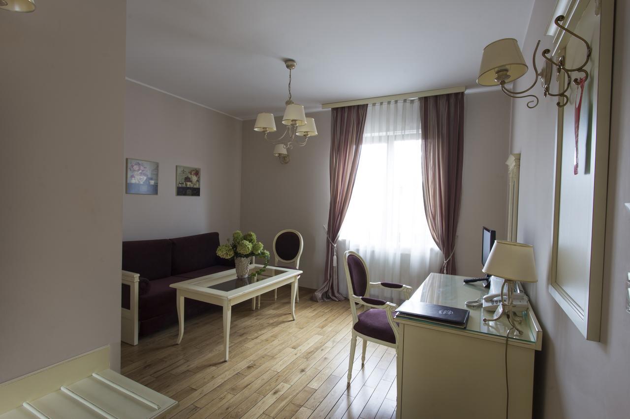 Villa Estera - Hotel & Restauracja Michałowice 외부 사진