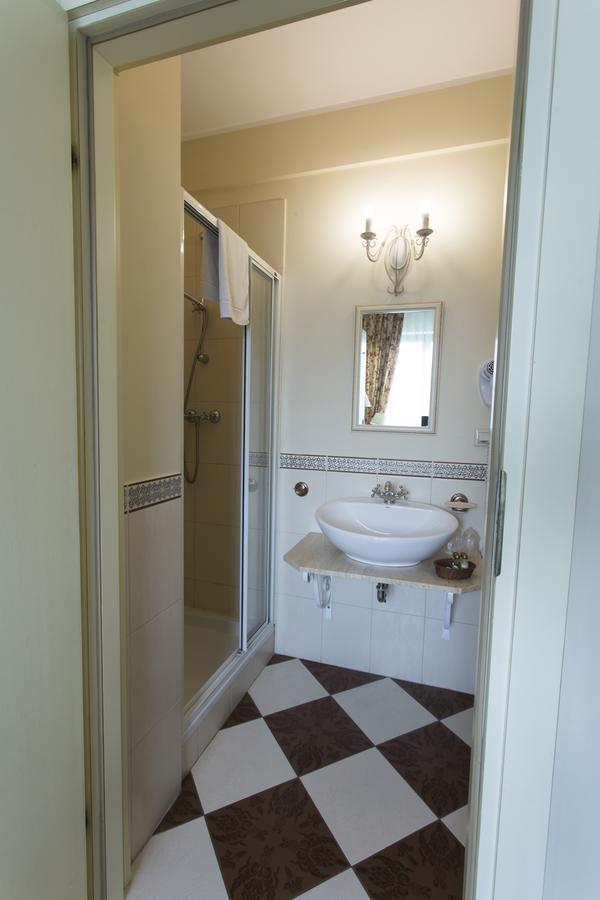Villa Estera - Hotel & Restauracja Michałowice 외부 사진