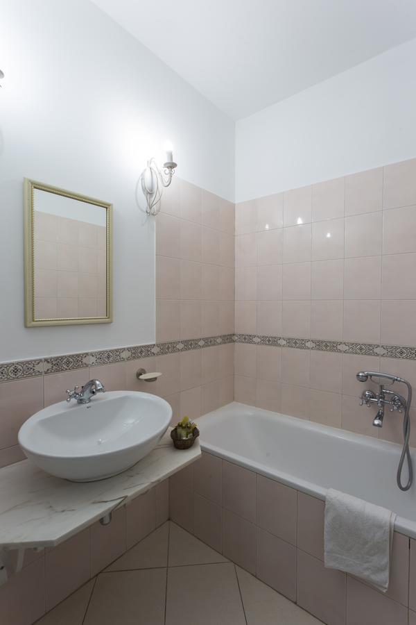 Villa Estera - Hotel & Restauracja Michałowice 외부 사진