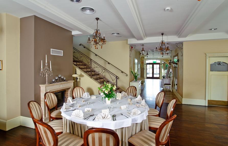 Villa Estera - Hotel & Restauracja Michałowice 외부 사진